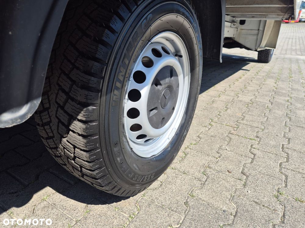 Mercedes-Benz Sprinter 316 CDi / KONTENER / NAJWIĘKSZY / PNEUMATYKA TYŁ / WINDA 750KG NA PILOT / BEZWYPADKOWY / SERWISOWANY / KLIMATYZACJA / KAMERA COFANIA / EURO 5 - 18