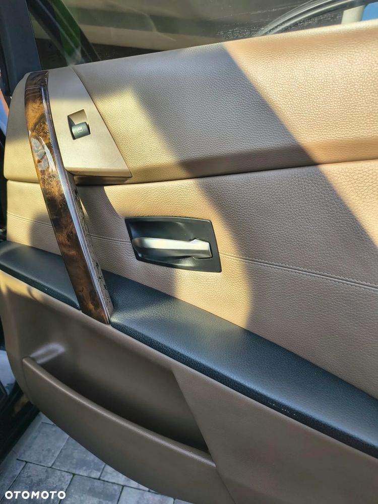 BMW Seria 5 525d - 24