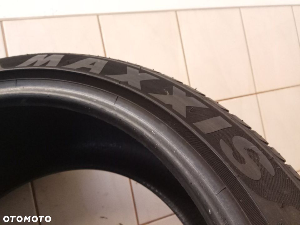 ZR18 235/40 95W Maxxis Victra Asymmet M35 7,5mm - 7