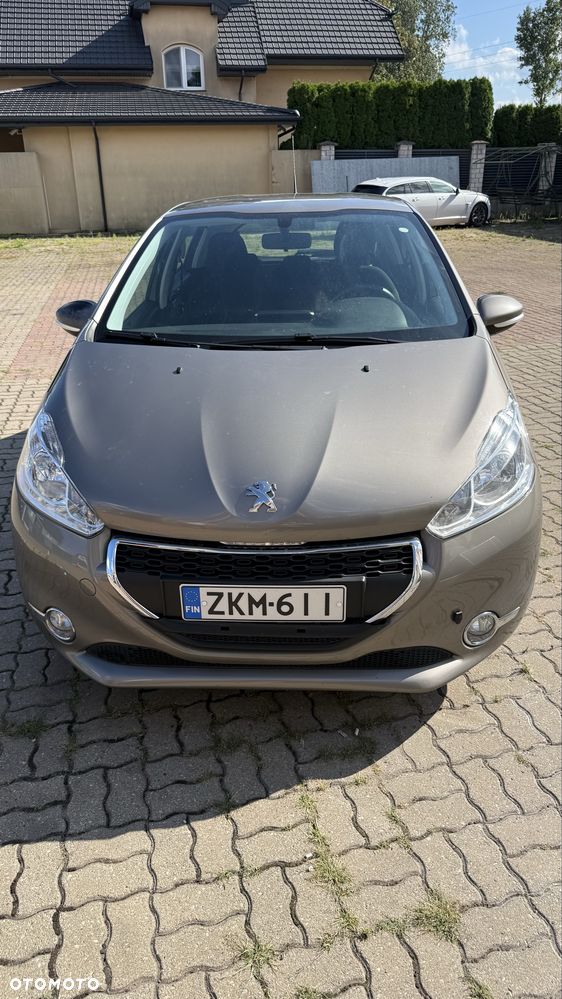 Peugeot 208 - 1