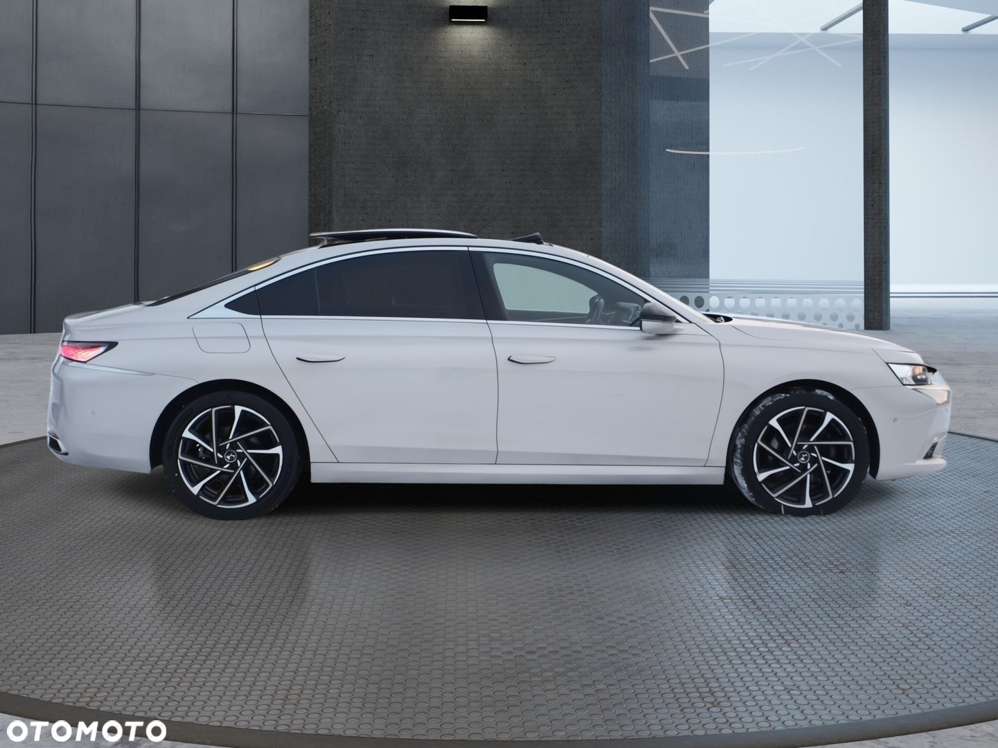 DS Automobiles DS 9 1.6 PureTech Rivoli + - 6