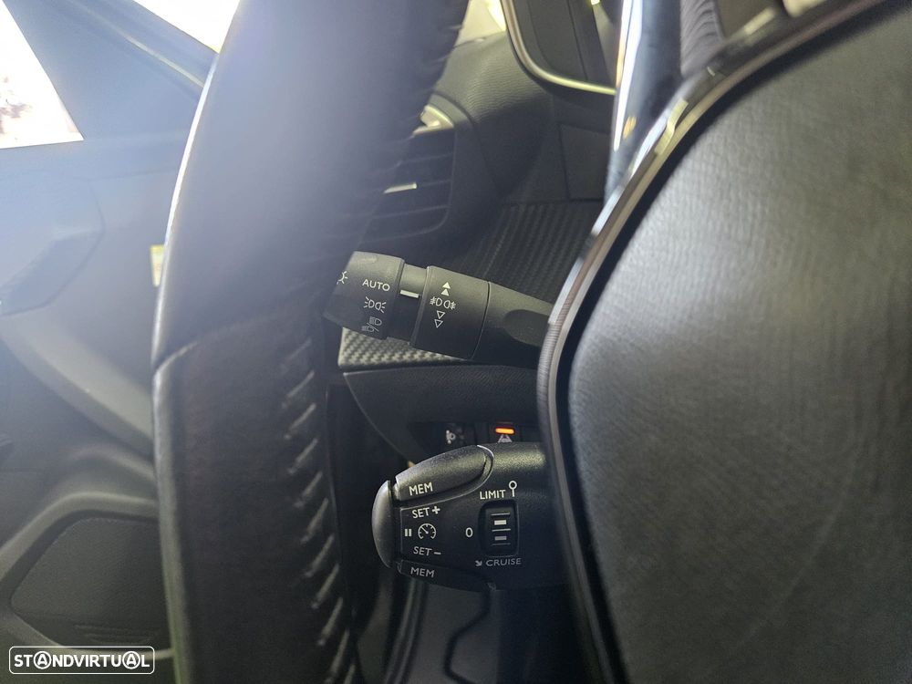 Peugeot 2008 1.5 BlueHDi Allure Pack - 19