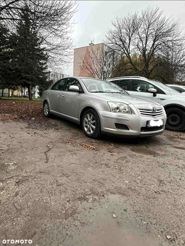 Toyota Avensis - 2