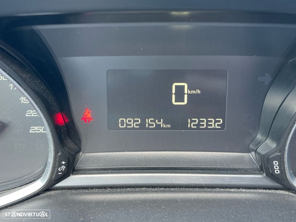 Peugeot 208 1.6 BlueHDi Allure - 3