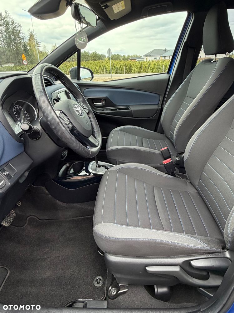 Toyota Yaris Hybrid 100 Selection - 30