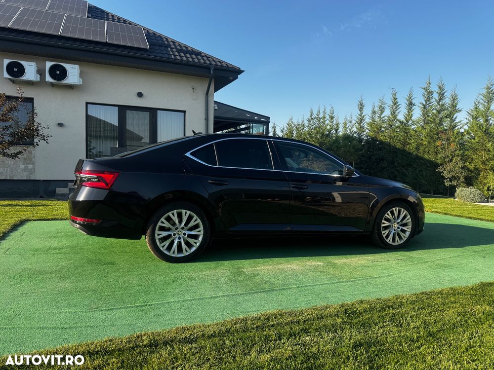 Skoda Superb 2.0 TDI 4X4 DSG Style - 9