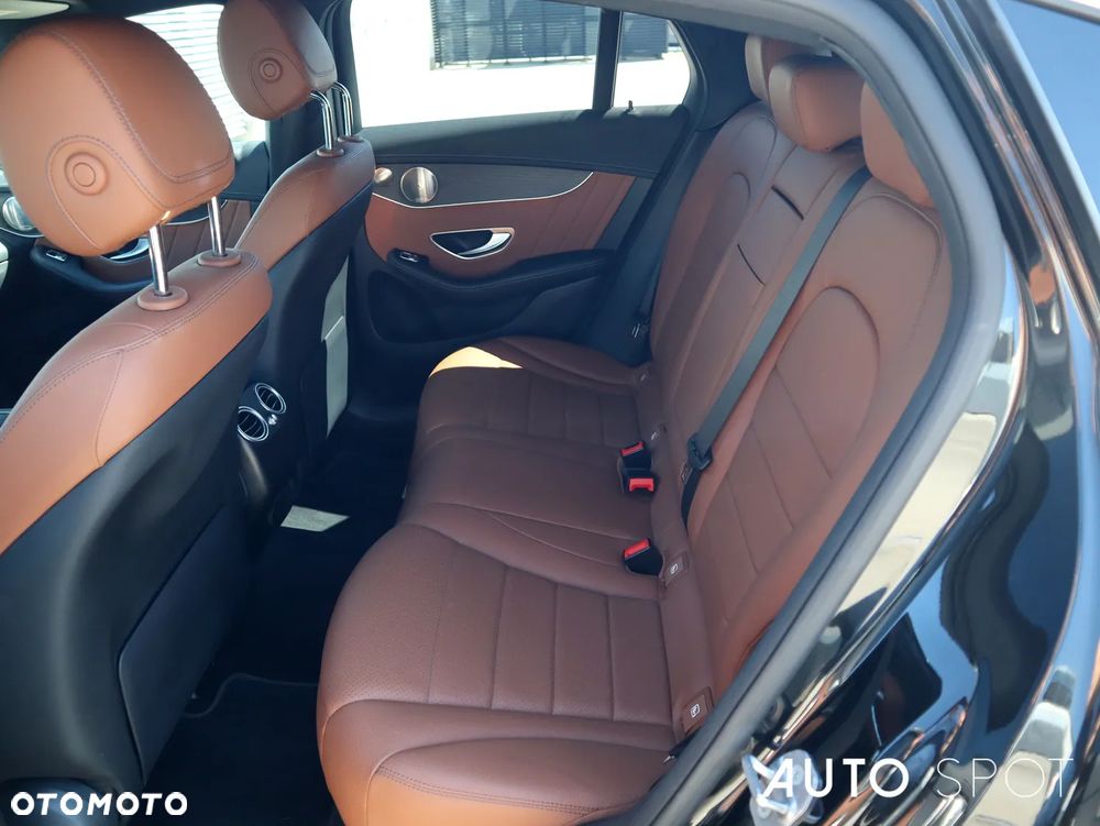 Mercedes-Benz GLC 300 d 4Matic 9G-TRONIC AMG Line - 38