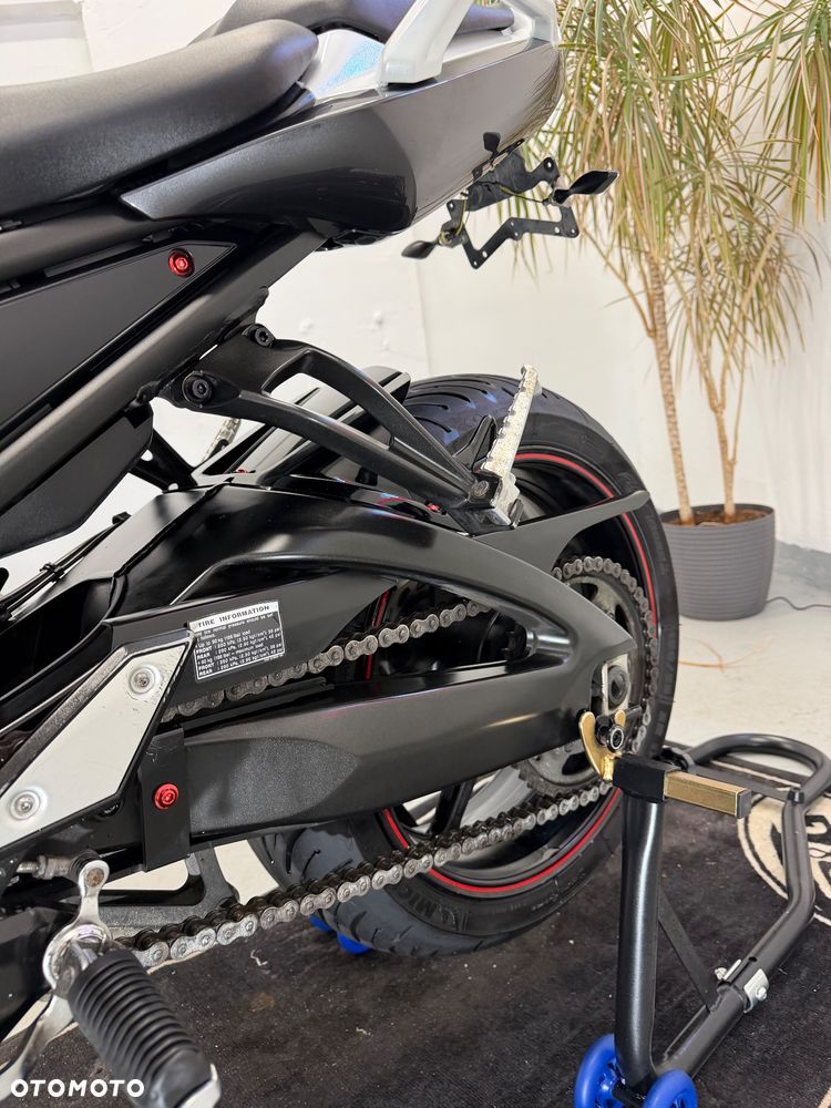 Yamaha FZ - 16