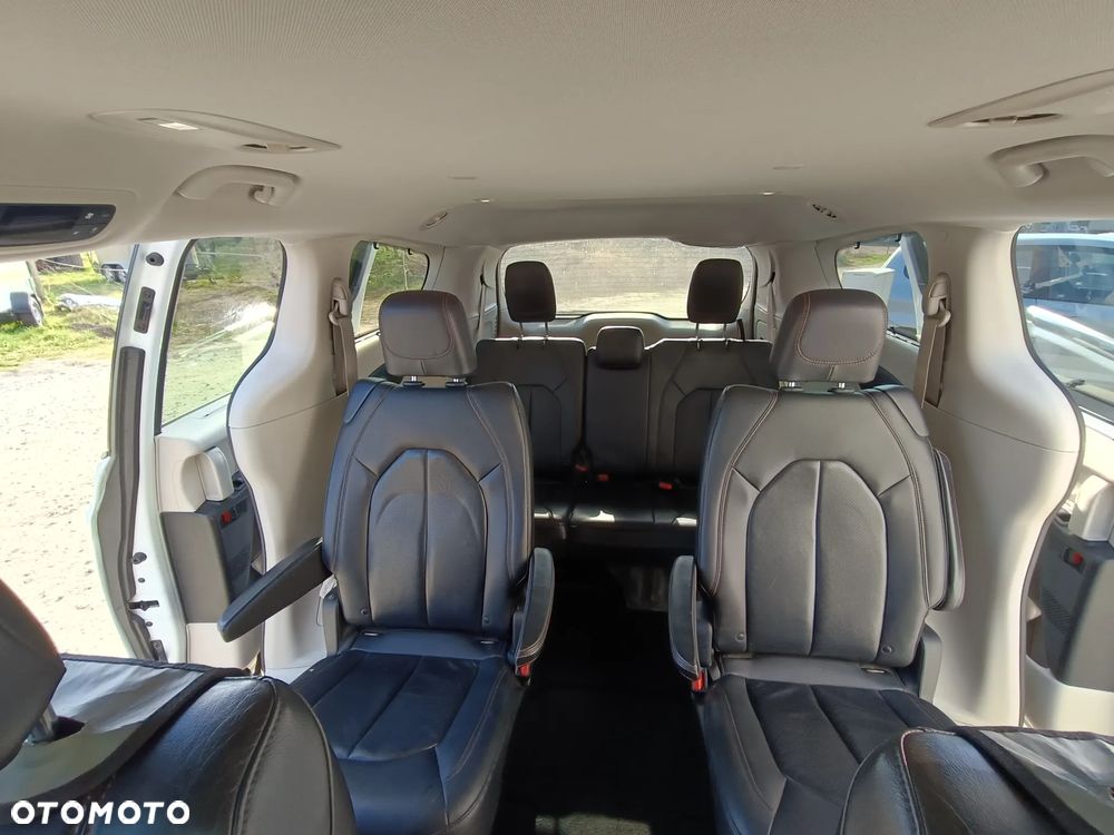 Chrysler Pacifica - 13