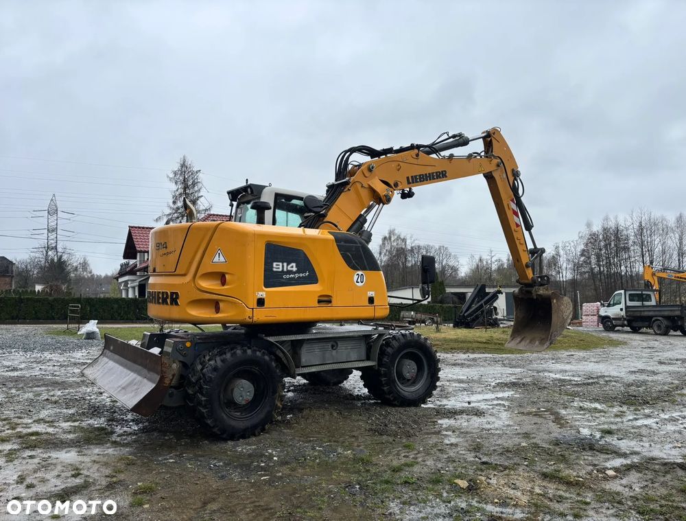 Liebherr A914 - 2