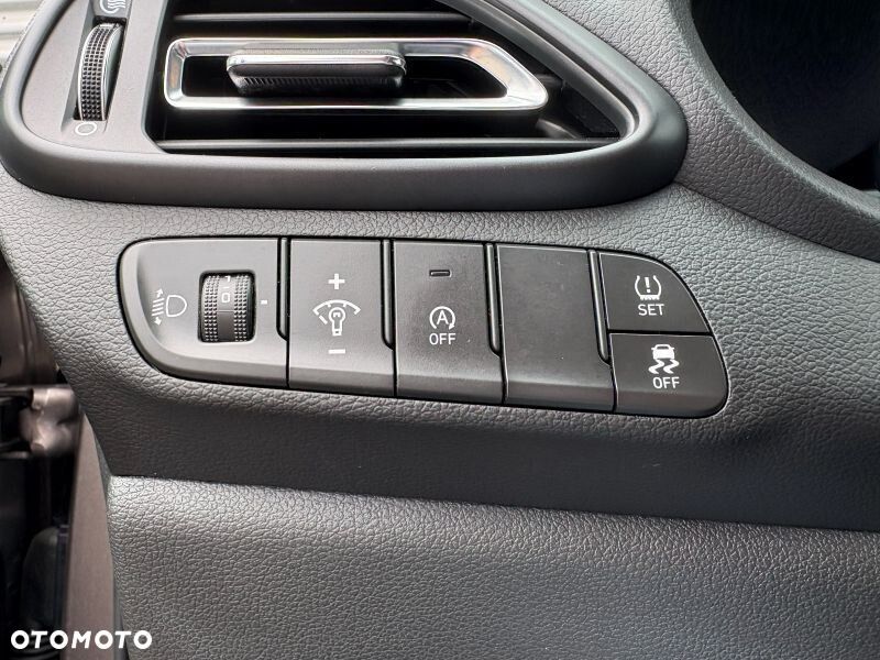 Hyundai i30 1.5 T-GDI 48V Executive DCT - 35