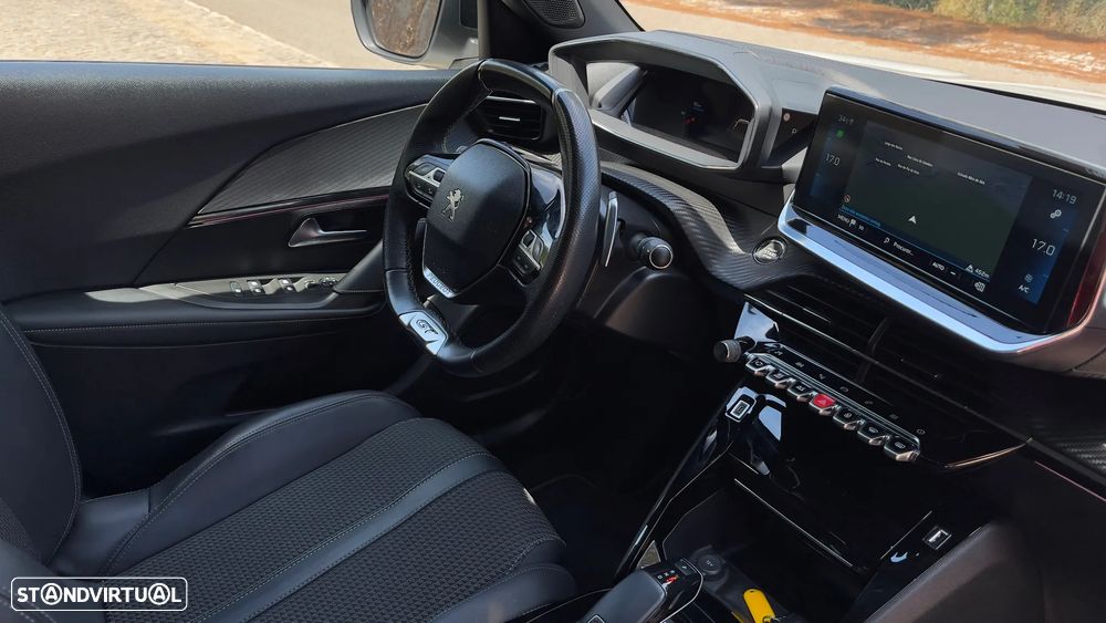 Peugeot 2008 PureTech 130 EAT8 GT - 3