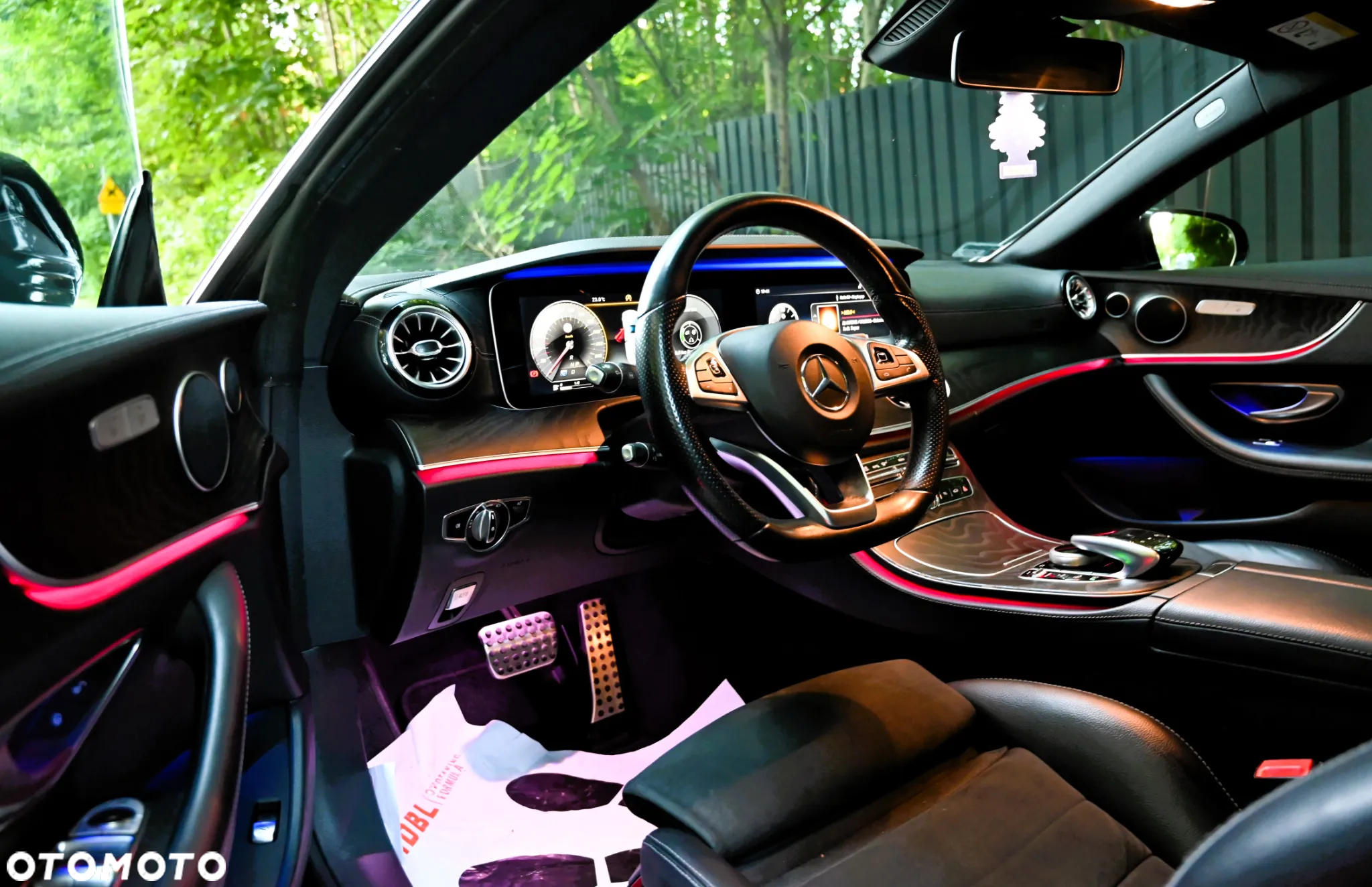 Mercedes-Benz Klasa E 220 d Coupe 4-Matic 9G-TRONIC - 29