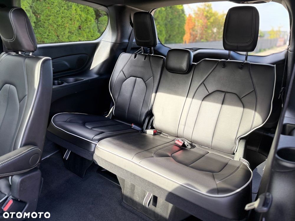 Chrysler Pacifica - 24