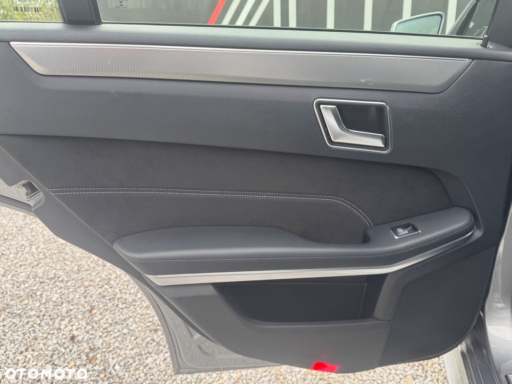 Mercedes-Benz Klasa E 220 CDI BlueEff Avantgarde - 27