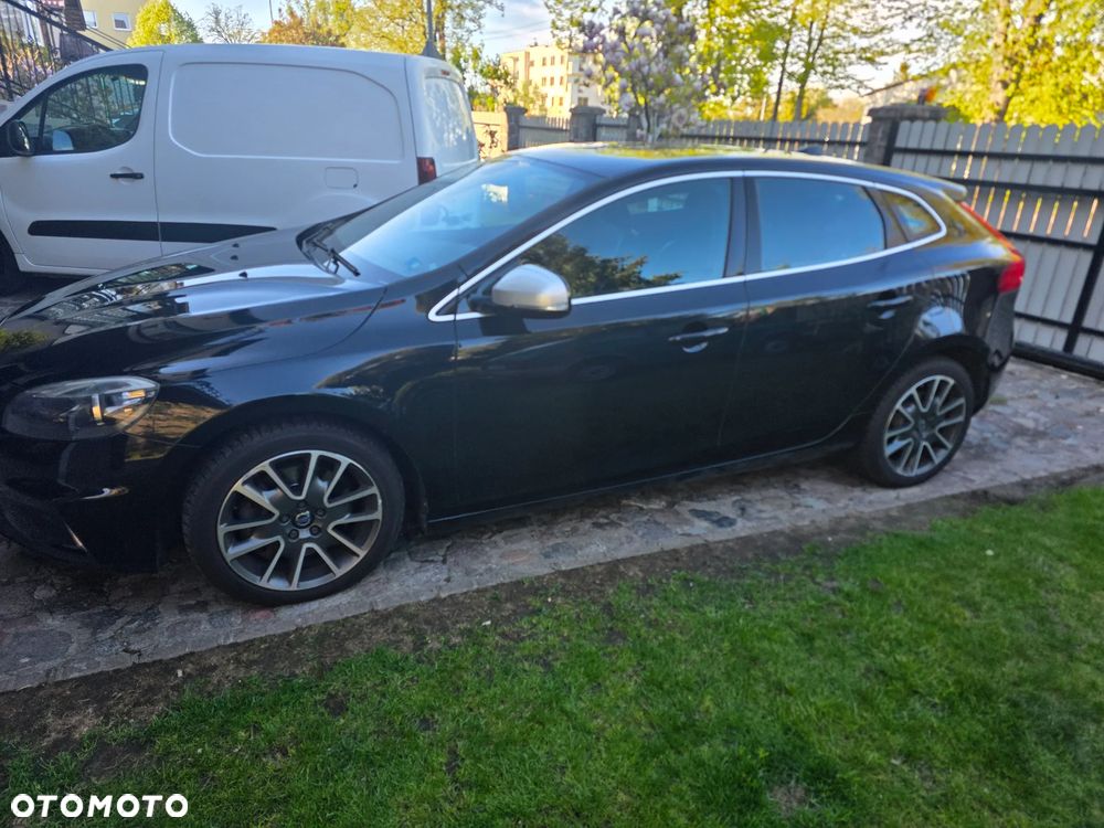 Volvo V40 D4 RDesign - 1