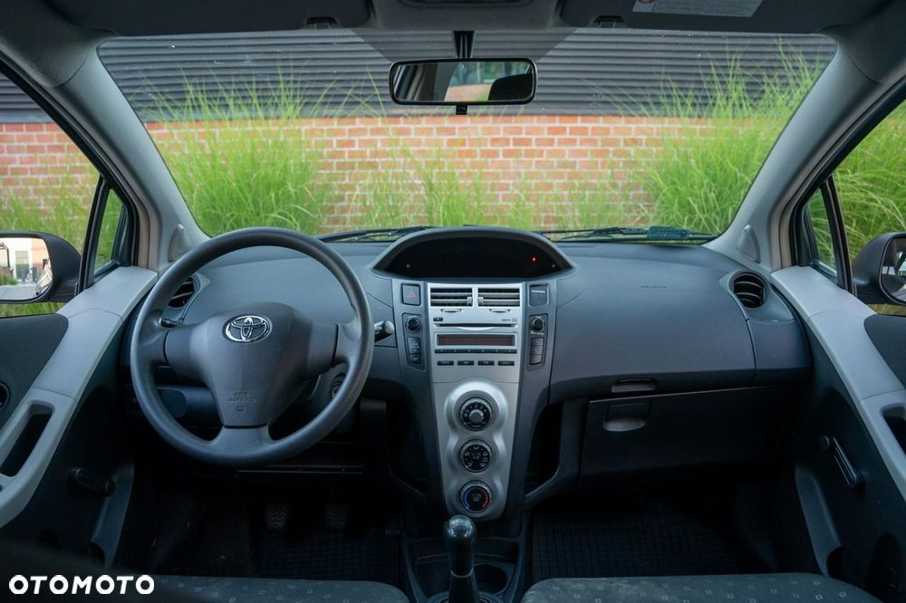Toyota Yaris - 10