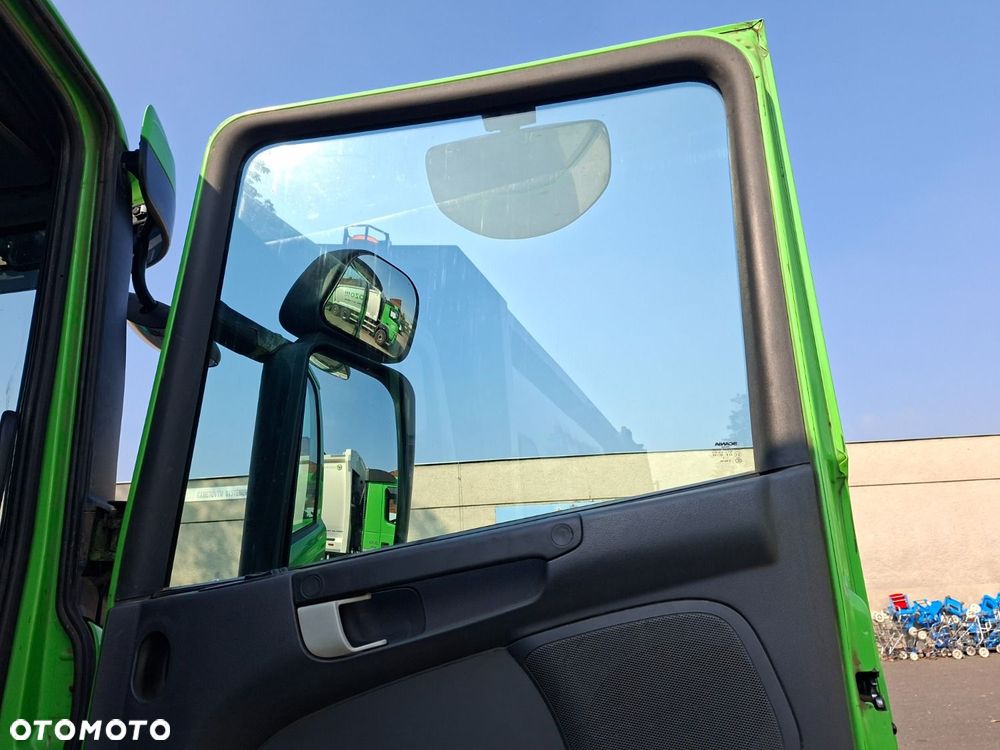 Scania P 360 6X2 - 32