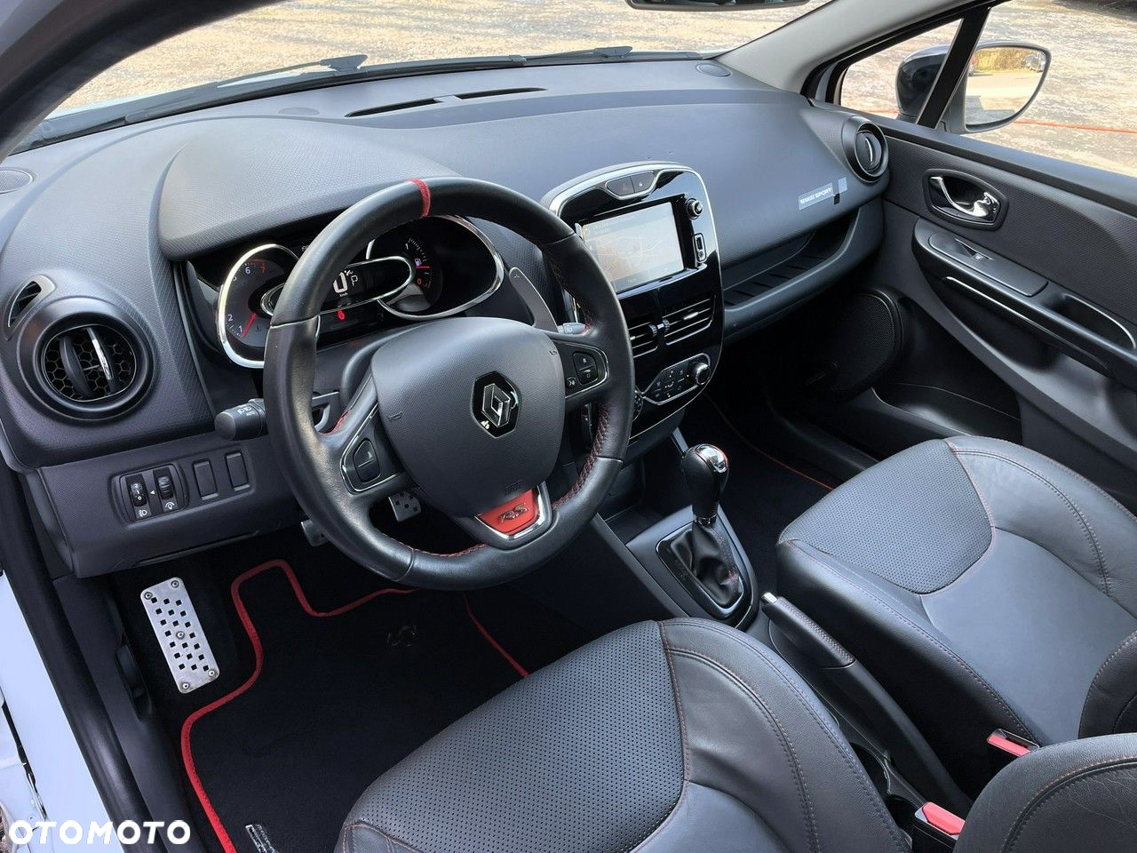 Renault Clio 1.6 R.S 200 EDC - 11