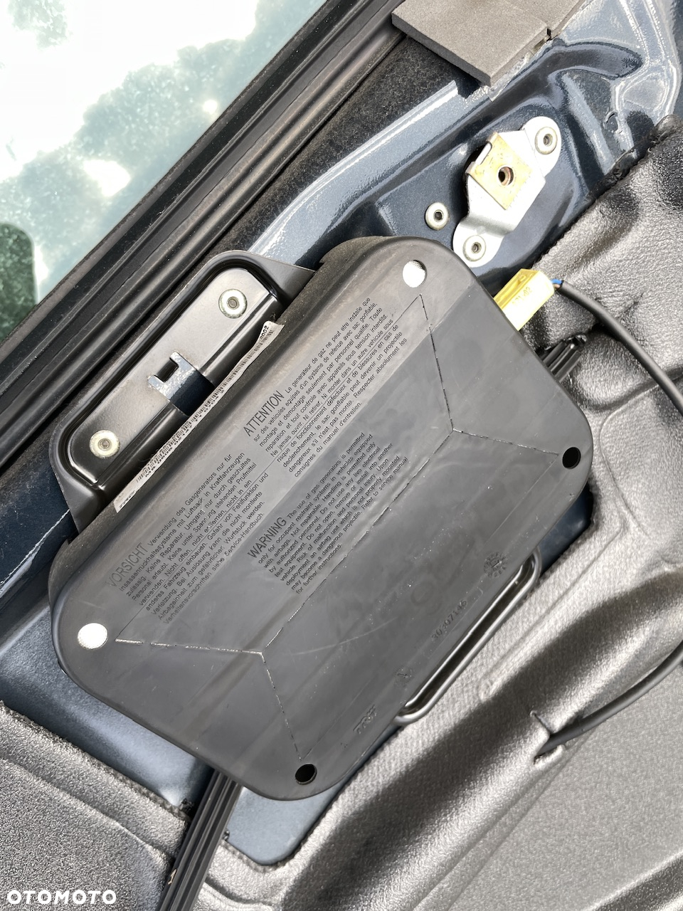 MERCEDES ML 163 drzwi przednie przod szyba zamek listwa granatowe 189 - 9