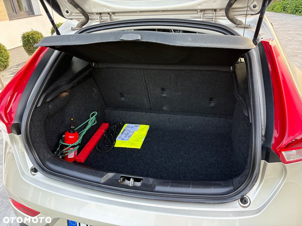 Volvo V40 D2 - 12