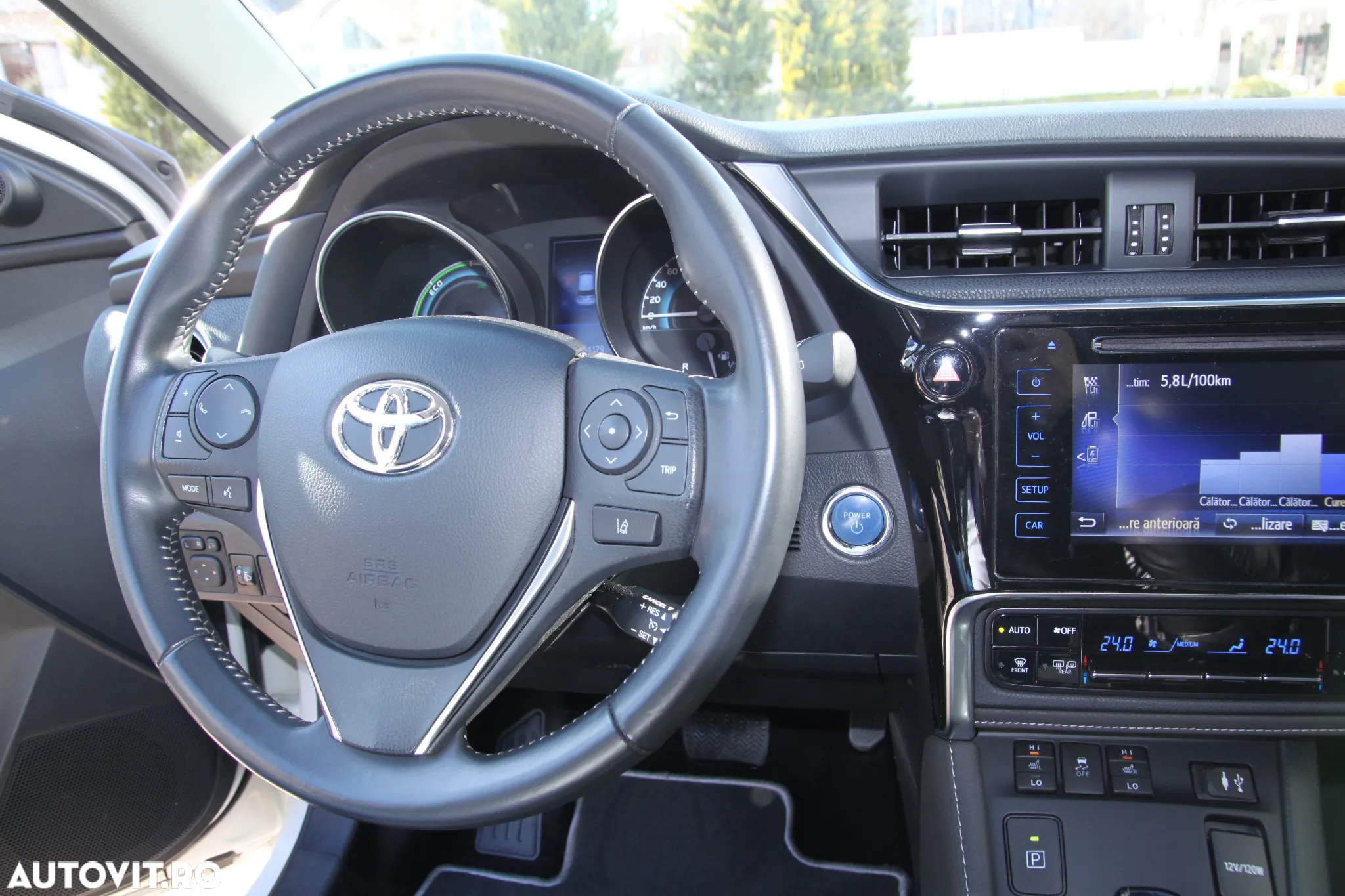 Toyota Auris 1.8 L VVT-i HSD Sol + - 9