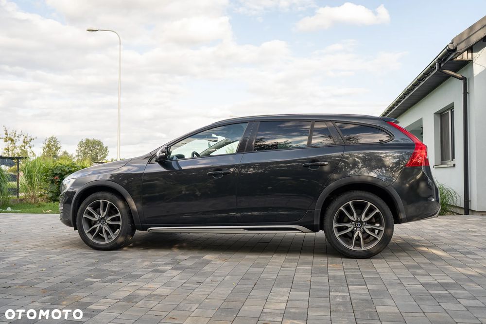 Volvo V60 Cross Country - 10