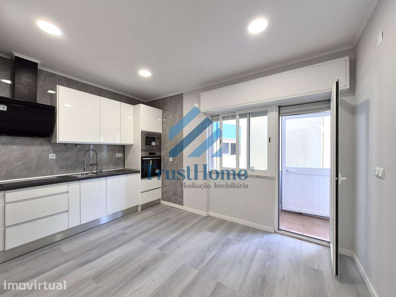T1  Remodelado em Venteira centro da  Amadora - Grande imagem: 2/26