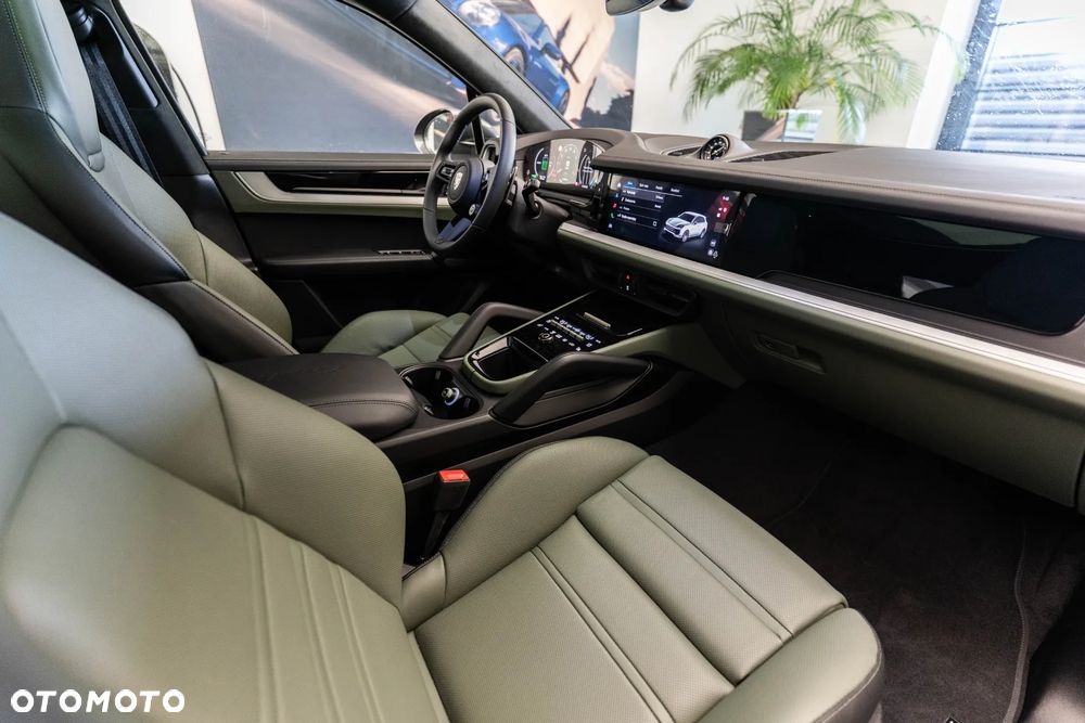 Porsche Cayenne Turbo E-Hybrid PHEV - 15
