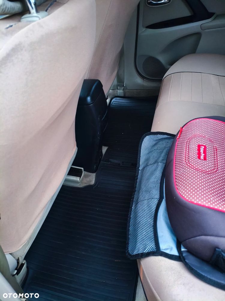 Toyota Avensis 2.0 Premium EU5 - 17