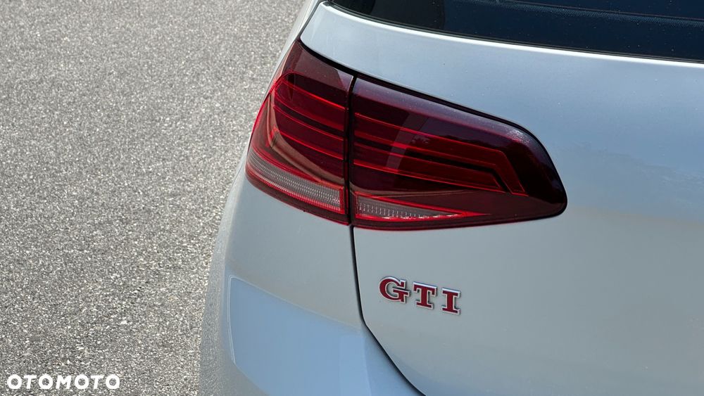 Volkswagen Golf - 10