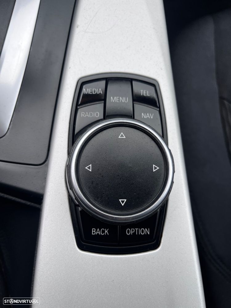 BMW 320 d Touring Aut. Sport Line - 33