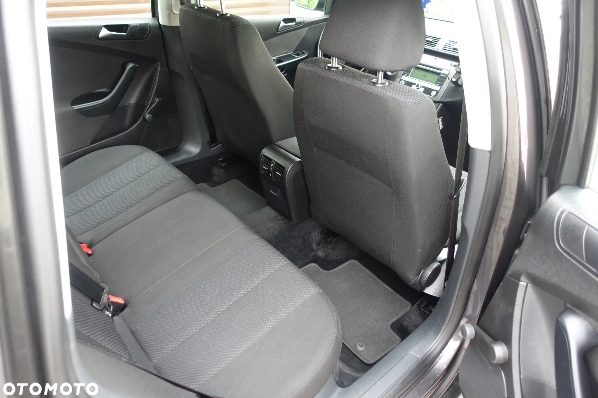 Volkswagen Passat 2.0 TDI DPF BlueMot Comfortline - 26