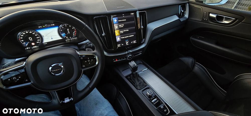 Volvo XC 60 T5 AWD R-Design - 18