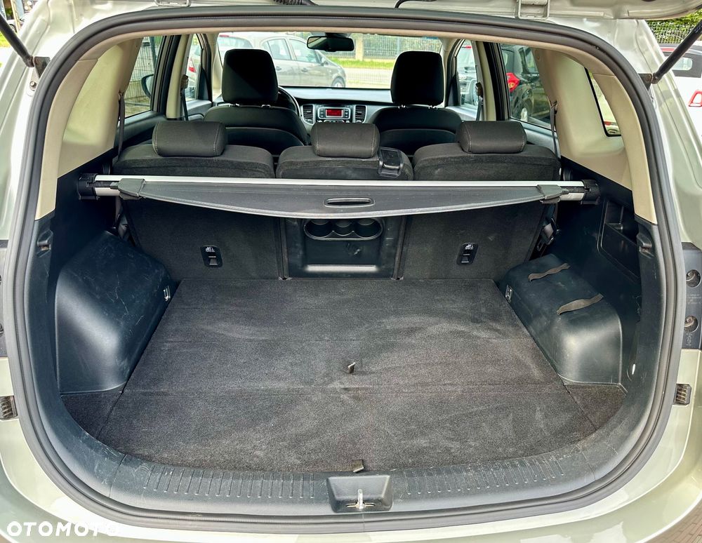 Kia Carens 1.6 GDI Dream-Team Edition - 17