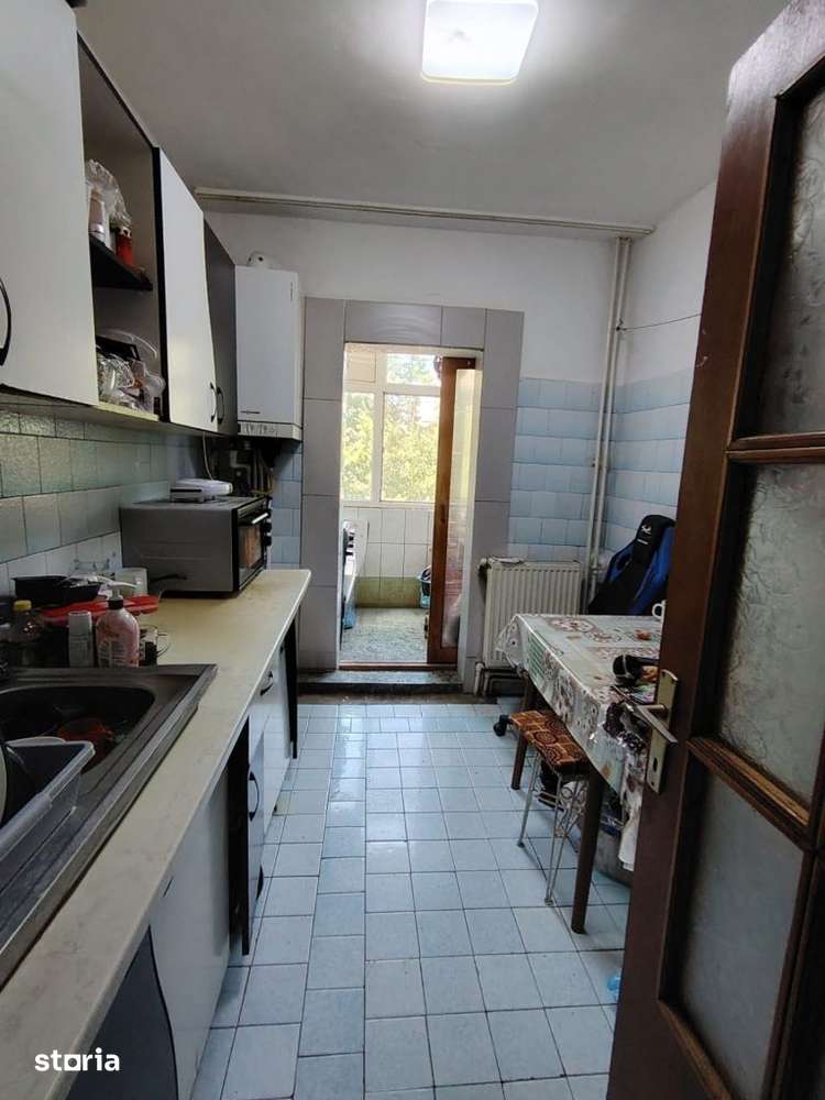 Apartament 3 camere decomandat, zona Calarasilor, etaj 2 — fotografia 3