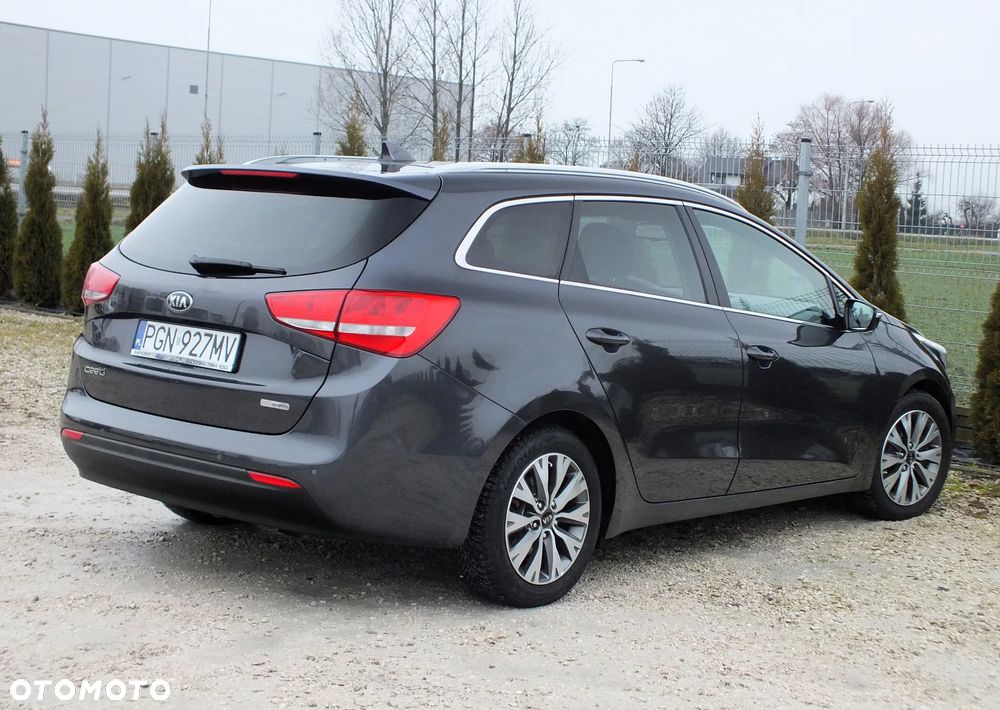 Kia Ceed 1.6 GDI Dream-Team Edition - 4