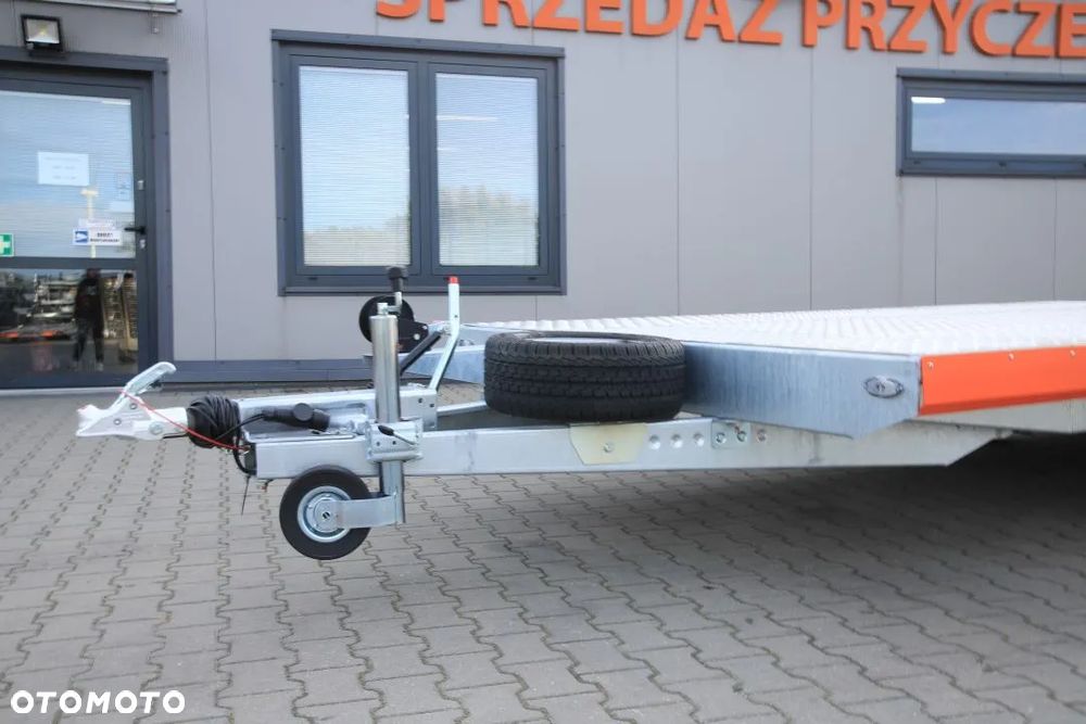 Niewiadów Jupiter kolorowa blenda 6x2.1 wypełnienie alu ryfel 3 osie koła 195R13C DMC 3500 kg - 3