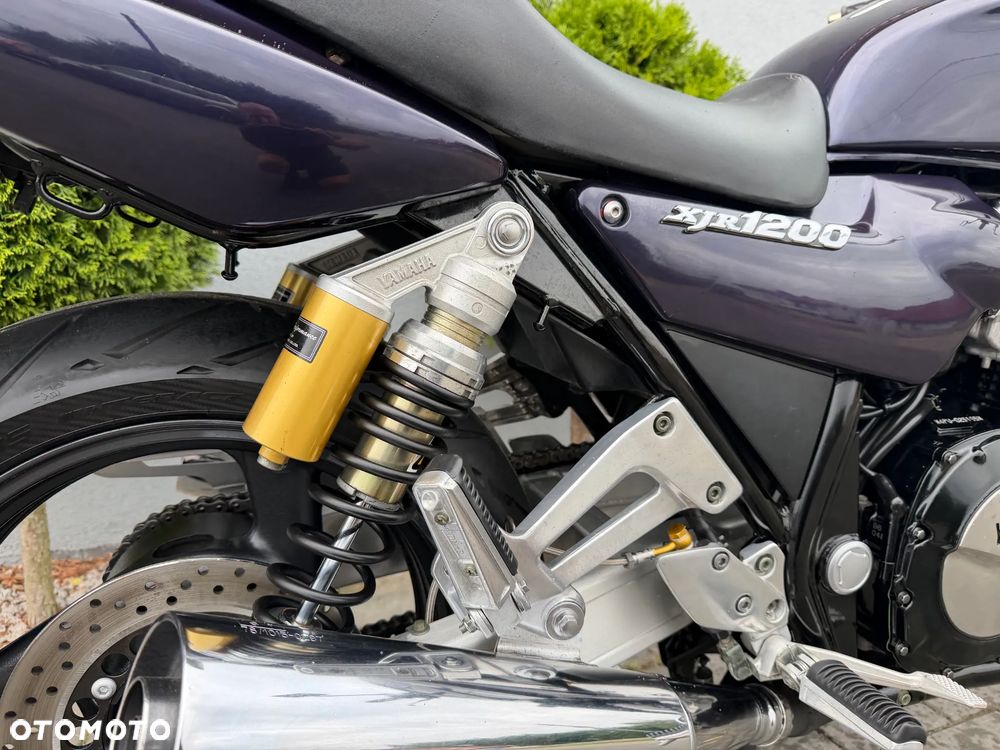Yamaha XJR - 22