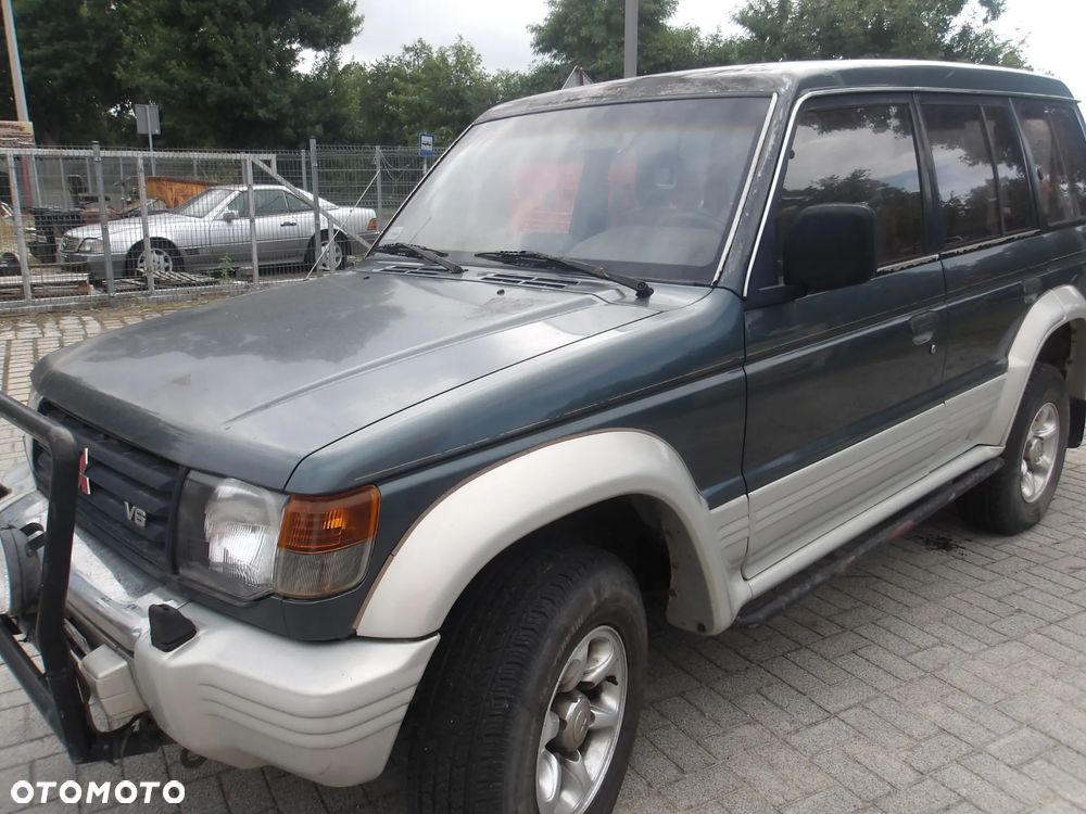 Mitsubishi Pajero - 1