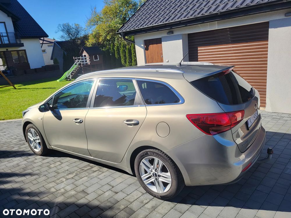 Kia Ceed - 11