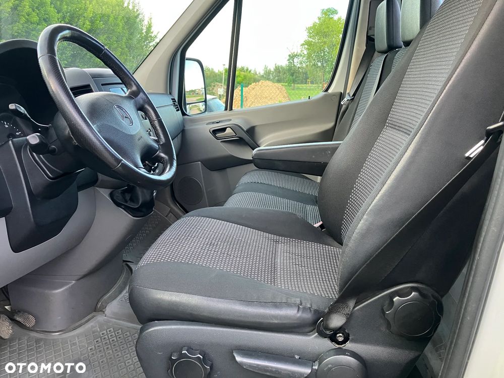 Mercedes-Benz Sprinter - 32