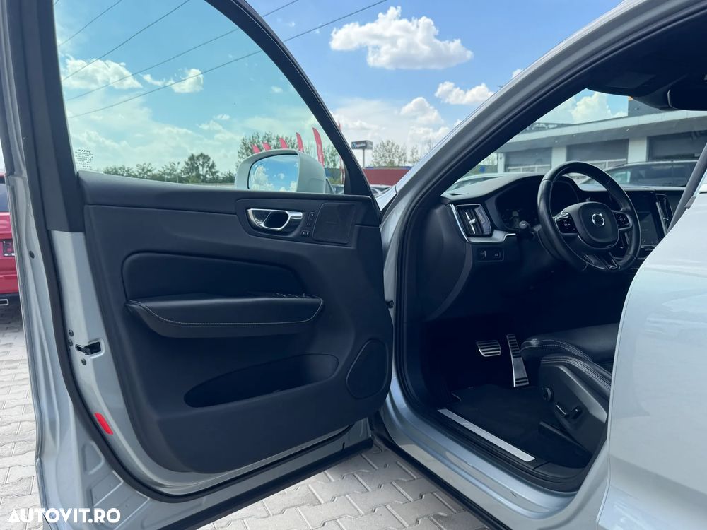 Volvo XC 60 D5 AWD R-Design - 10