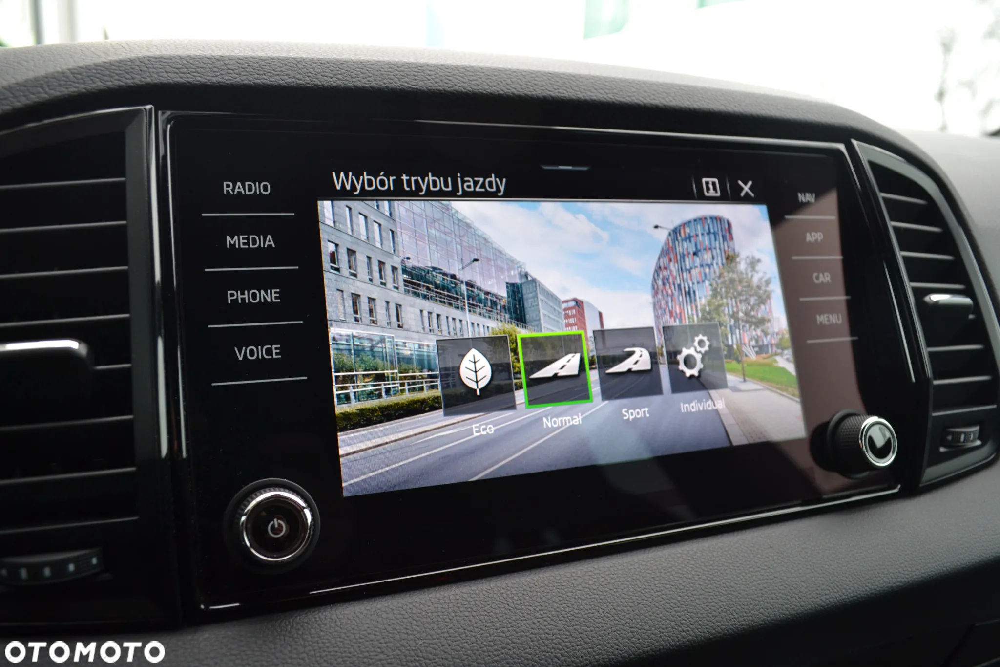 Skoda Karoq 1.5 TSI ACT Sportline DSG - 18
