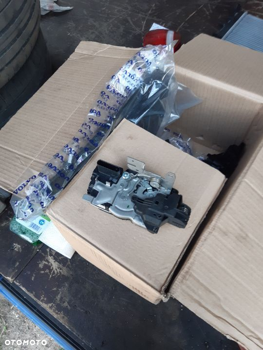 Zamek drzwi tylnych prawych Volvo S60 V60 V90 XC-40 XC-60 XC-90 II 32131413 zamek prawy tył - 2