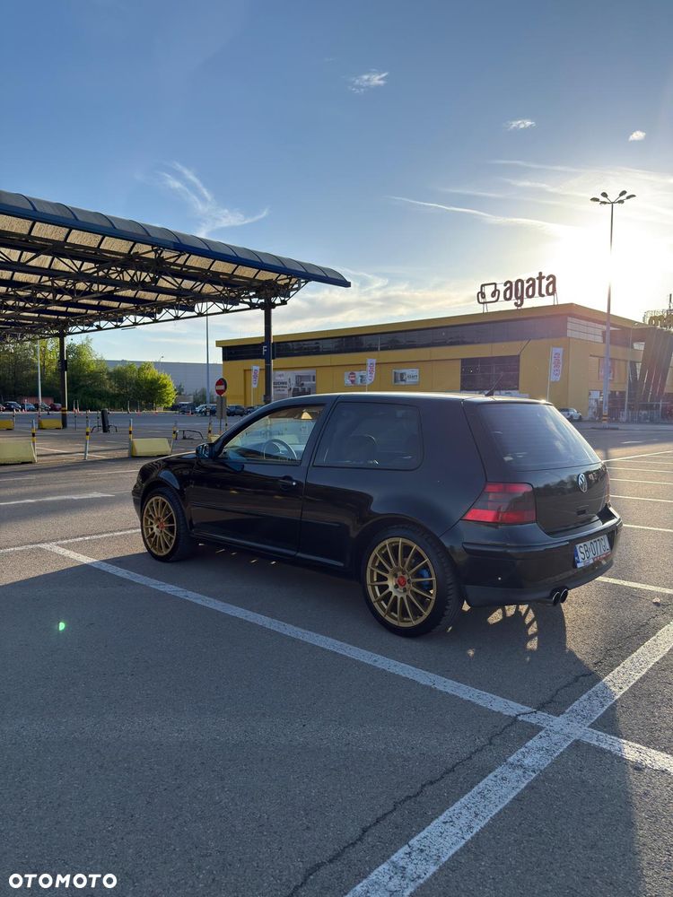 Volkswagen Golf - 6