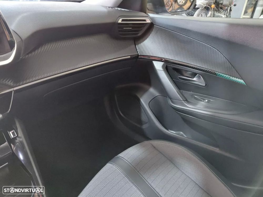 Peugeot 2008 1.2 PureTech Allure Pack — fotografia 17