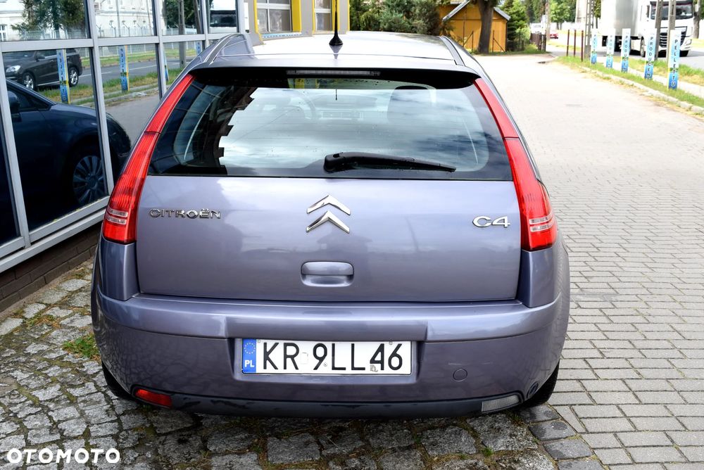 Citroën C4 1.4 16V Style - 13
