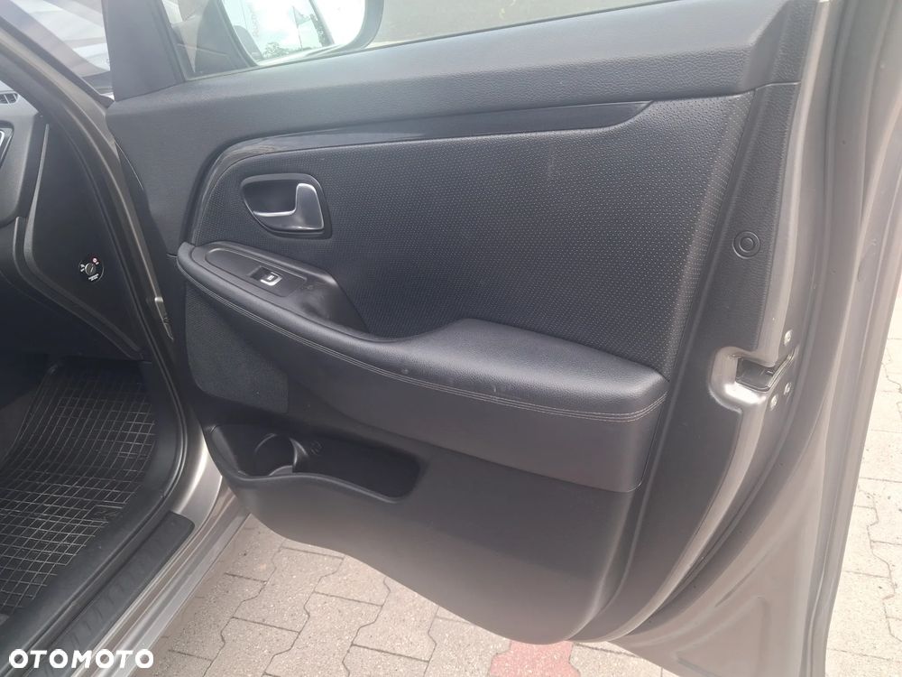 Kia Carens 1.7 CRDi 136 Fifa World Cup Edition - 22
