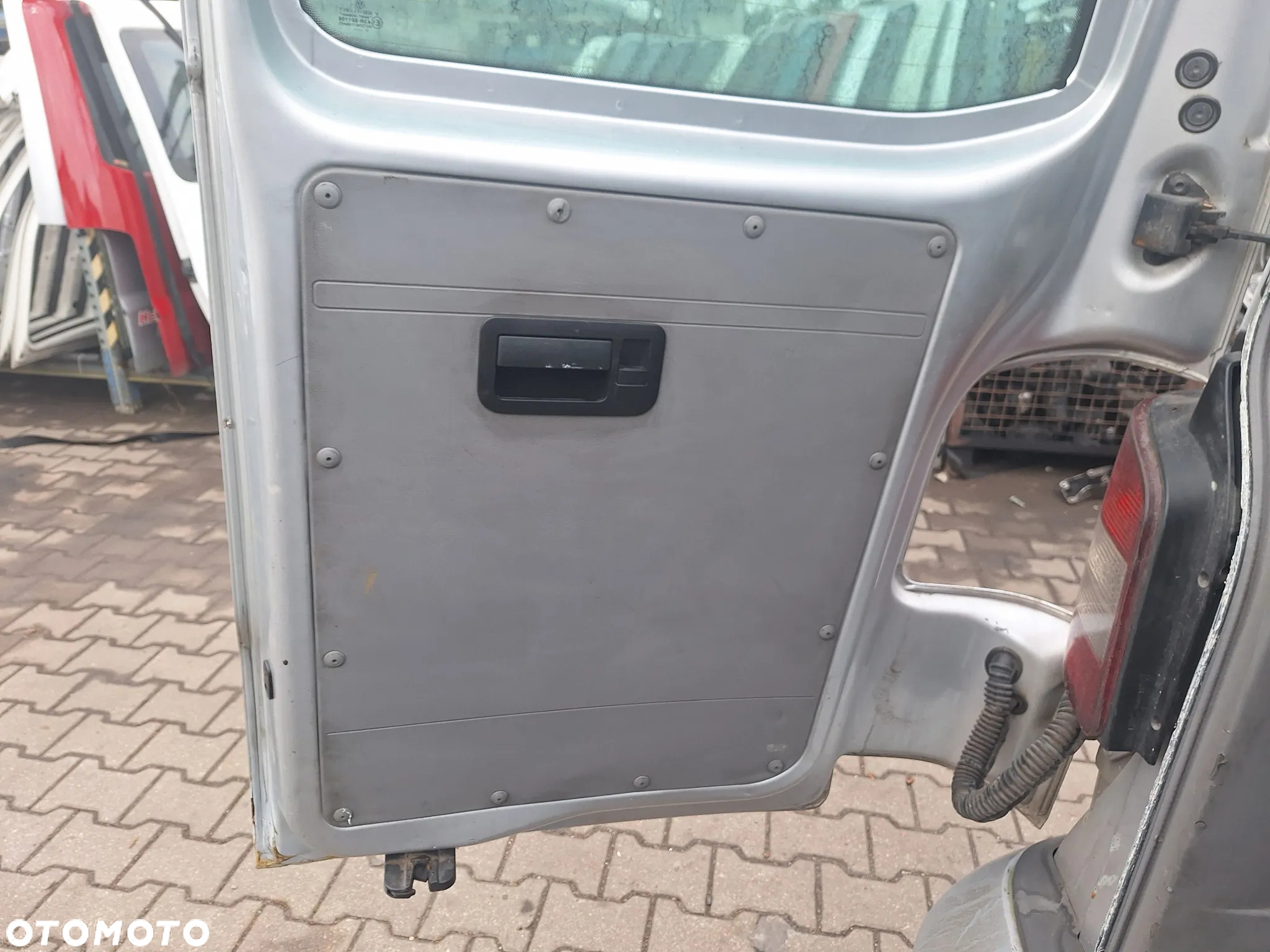 BOCZEK TAPICERKA LEWY TYŁ VW TRANSPORTER T5 CARAVELLE - 5